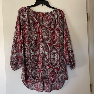 Lightweight 3/4 length sleeve shirt.